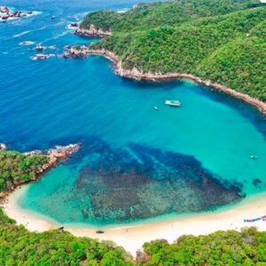 Sumérgete en la Naturaleza por las Bahías de Huatulco todo incluido con vuelos por persona por 5 días